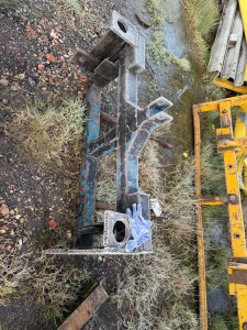 twin bale spike with pin and cone brackets 